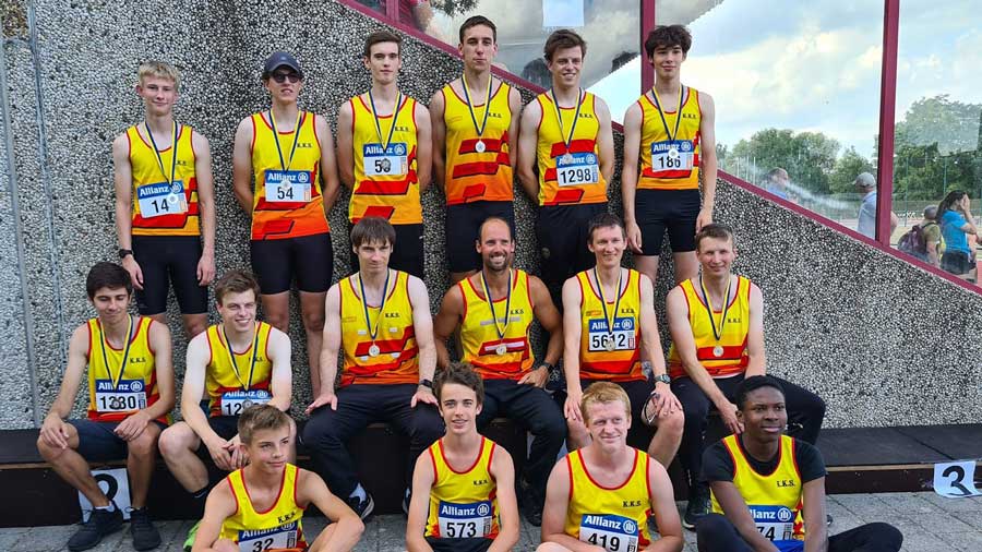 Allen samen op het atletiekpodium